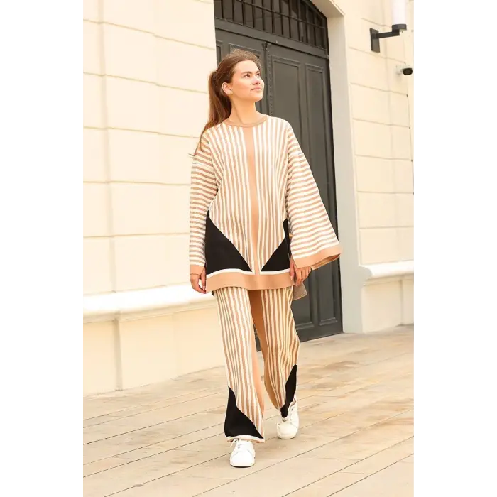 Çizgili bisiklet yaka triko takım Vizon