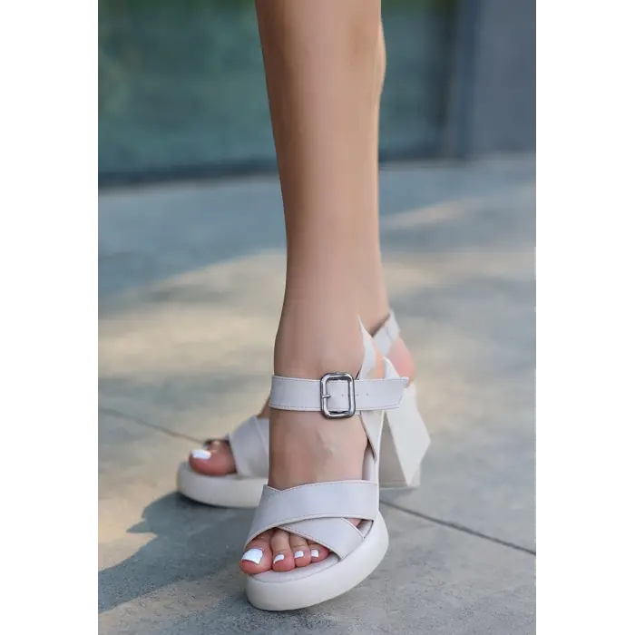 Jaina Bej Cilt Topuklu Sandalet