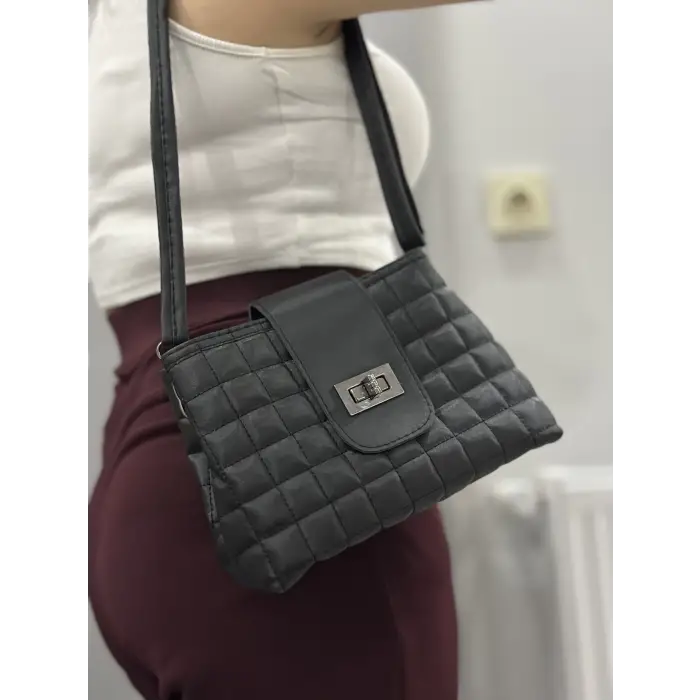 Kapaklı kapitone siyah cilt çanta