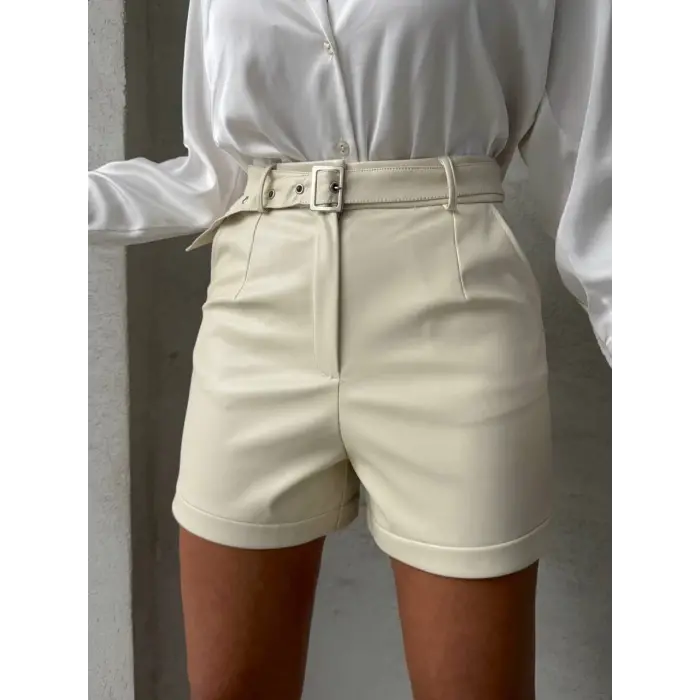 Kemerli deri şort krem h241003