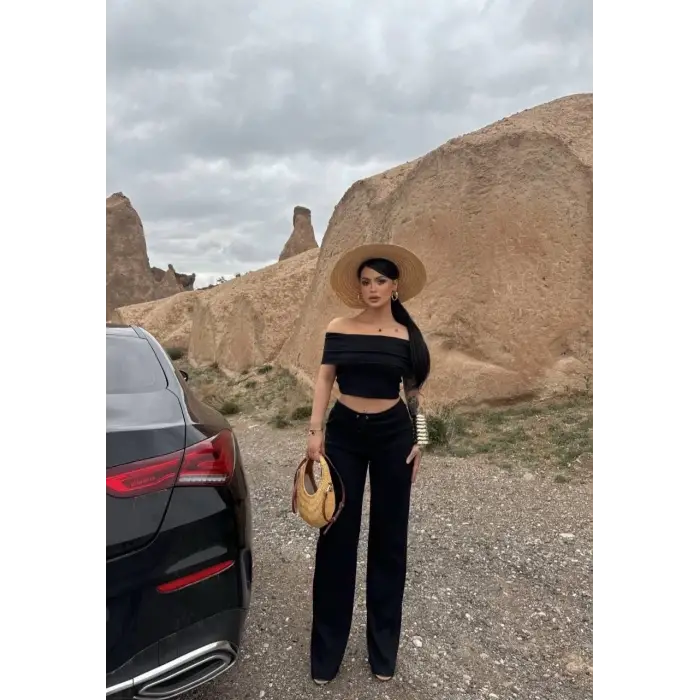 Madonna yaka bol paça pantolonlu takım