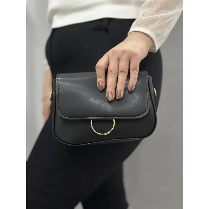 Siyah cilt mossi çanta