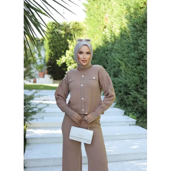 Taş düğmeli ikili triko takım vizon