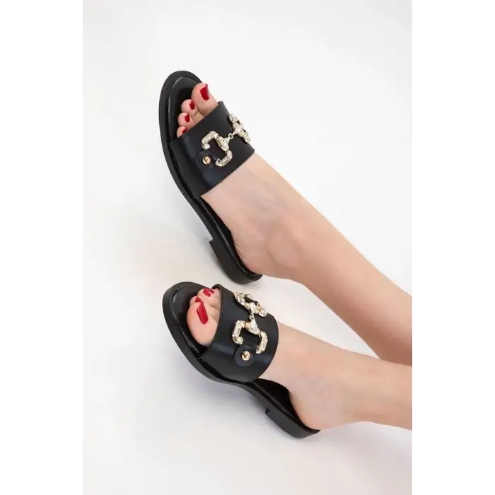 Toha Siyah Cilt Tokalı Terlik