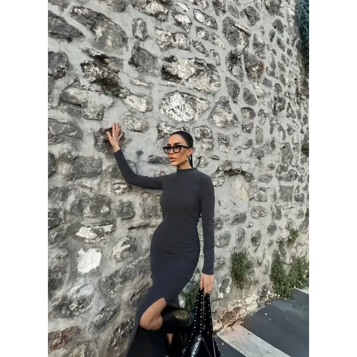 Yırtmaçlı kalın bürümcük uzun elbise siyah