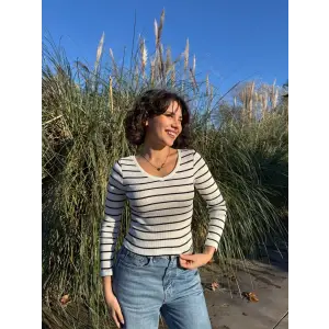 V yaka çizgili bluz beyaz A3699