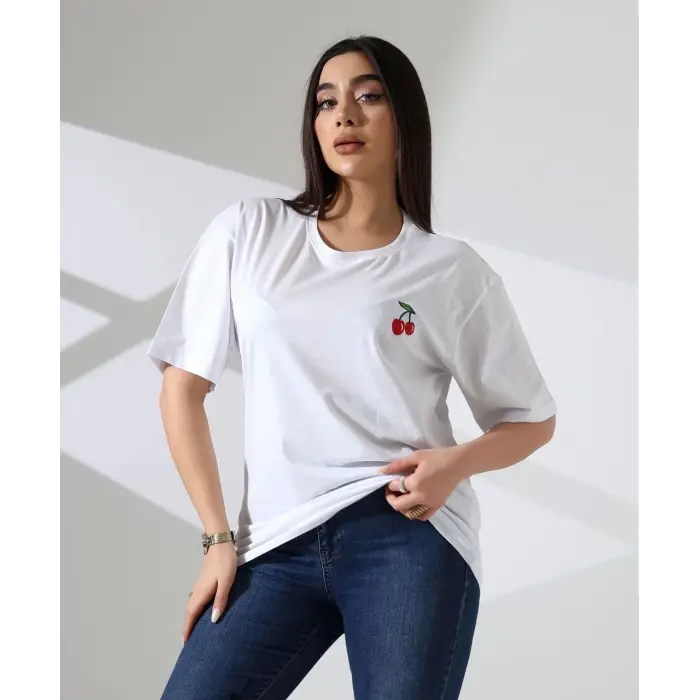 Kiraz işlemeli tişört