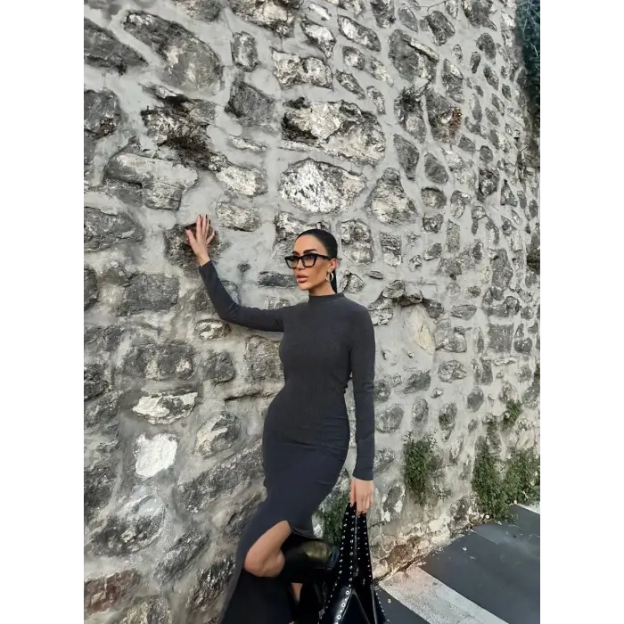 Yırtmaçlı kalın bürümcük uzun elbise siyah