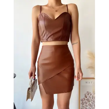 Kapaklı asimetrik model deri etek kahve s240106