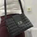 Kapaklı kapitone siyah cilt çanta