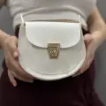 Klasik kapaklı beyaz cilt çanta