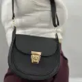Klasik kapaklı siyah cilt çanta