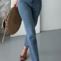 Mom fit kar yıkama bıyık detaylı jeans pantolon d2006