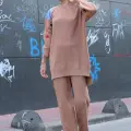 Omuz detaylı kol nakışlı ikili alt üst triko takım vizon