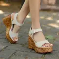 Riboy Bej Cilt Dolgu Topuk Sandalet
