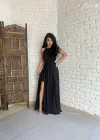 Kadın Gold Aksesuarlı Yırtmaçlı Uzun Elbise
