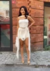 Kadın Gül Aksesuarlı Etek Ve Büstiyer Tasarım Takım