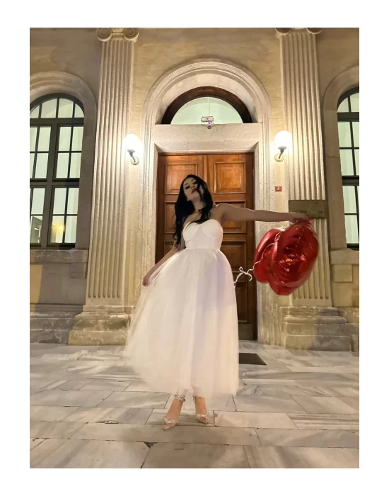 Kadın Beyaz Askılı Kabarık Midi Tül Elbise