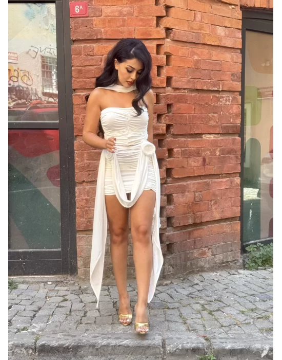 Kadın Gül Aksesuarlı Etek Ve Büstiyer Tasarım Takım