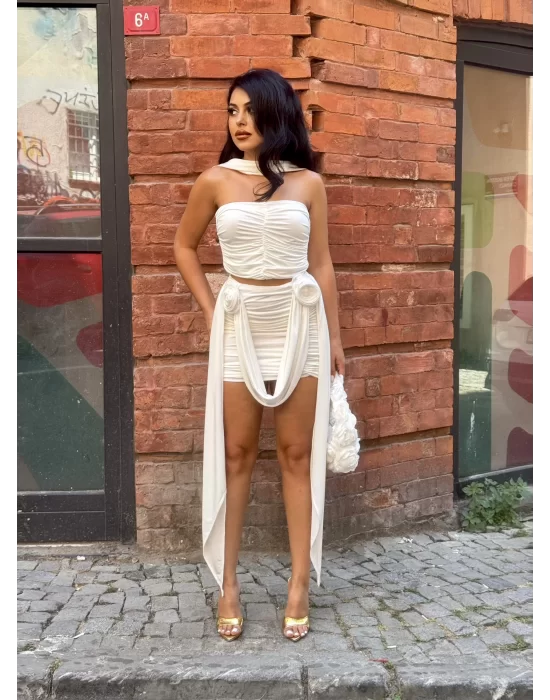 Kadın Gül Aksesuarlı Etek Ve Büstiyer Tasarım Takım