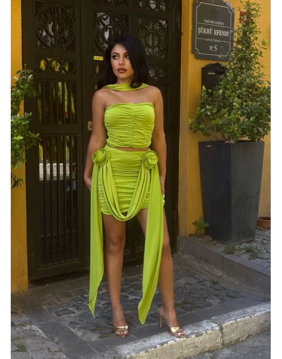 Kadın Gül Aksesuarlı Etek Ve Büstiyer Tasarım Takım