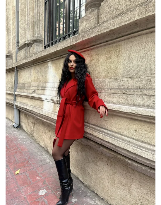 Kadın Önü Düğmeli Astarlı Kısa Kaşe Kaban