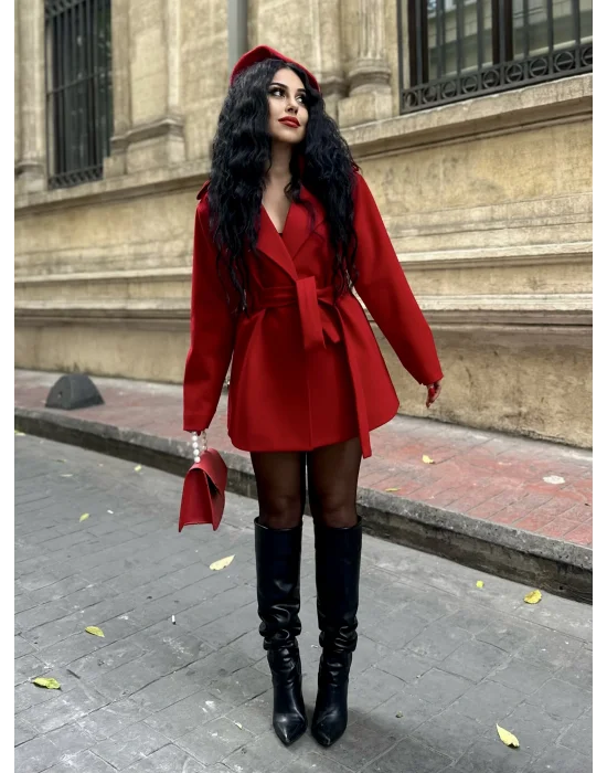 Kadın Önü Düğmeli Astarlı Kısa Kaşe Kaban