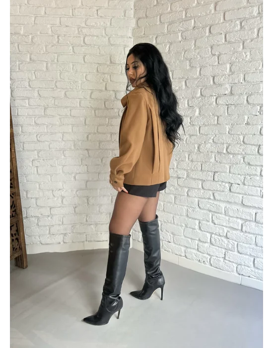 Kadın Pile Detaylı Astarlı Kısa Kaşe Kaban