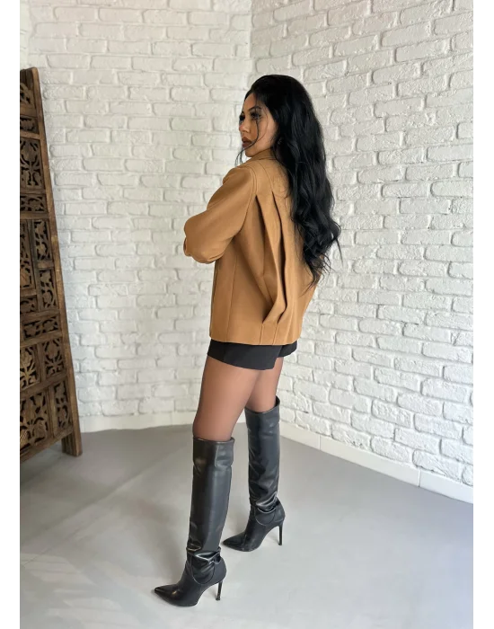 Kadın Pile Detaylı Astarlı Kısa Kaşe Kaban