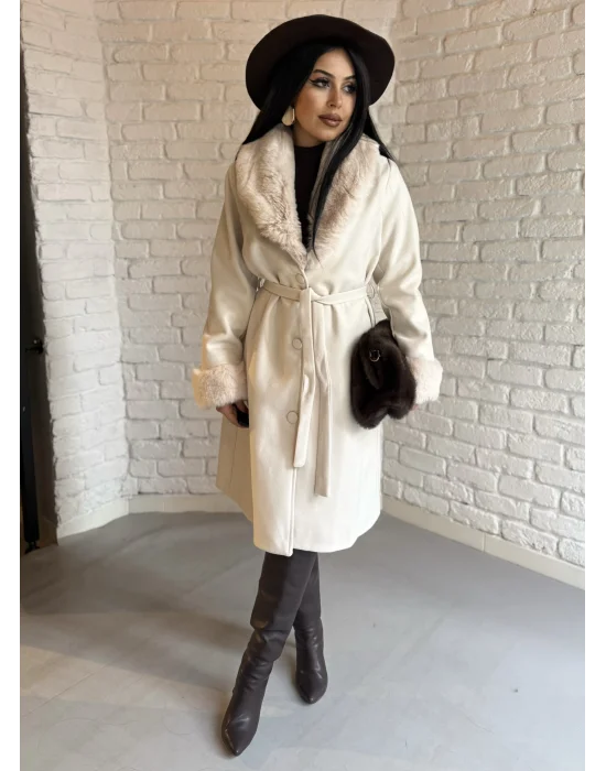 Kadın Yakası Ve Kolları Kürklü Kaşe Kaban