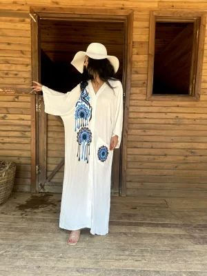 Kadın Beyaz Nakışlı Oversize Kalıp Viskon Cepli Gömlek Elbise