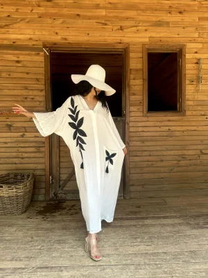 Kadın Beyaz Nakışlı Oversize Kalıp Viskon Cepli Gömlek Elbise