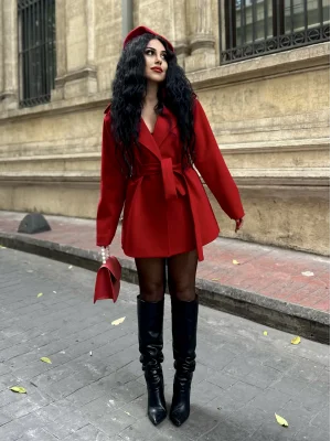 Kadın Önü Düğmeli Astarlı Kısa Kaşe Kaban