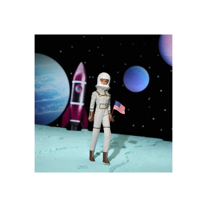 Miss Astronaut™ Bebek Uzay kıyafeti, uzay botu ve astronot kaskıyla koleksiyona uygun JBJ48