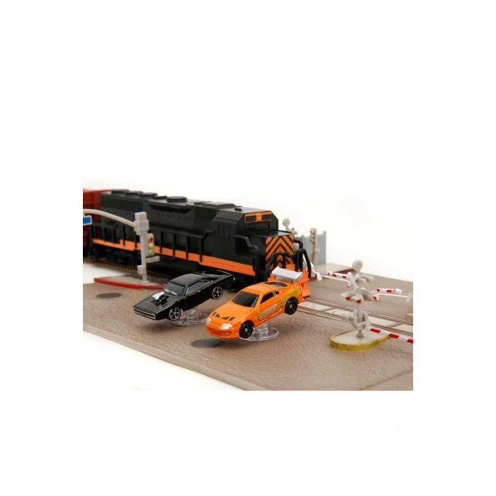 Hızlı ve Öfkeli Final Yarış Treni Nano Sahne ve 2 4,24 cm Döküm Arabalar