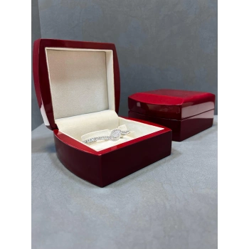 Ahşap Kırmızı Renk 11x11 Cm Kelepçe Kutusu