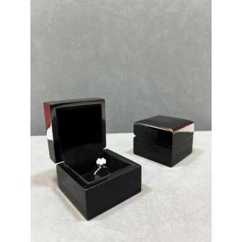 Ahşap Siyah Renk 5x5 Cm Tırnaklı Yüzük Kutusu