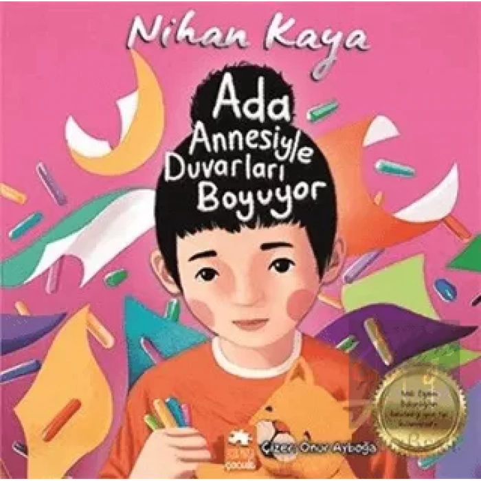 Ada Annesiyle Duvarları Boyuyor