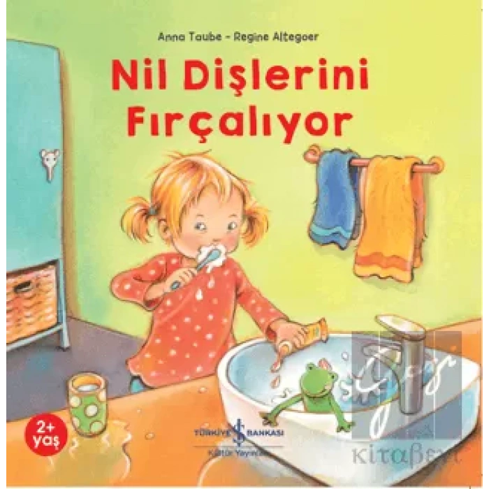 Nil Dişlerini Fırçalıyor