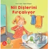 Nil Dişlerini Fırçalıyor