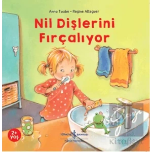 Nil Dişlerini Fırçalıyor