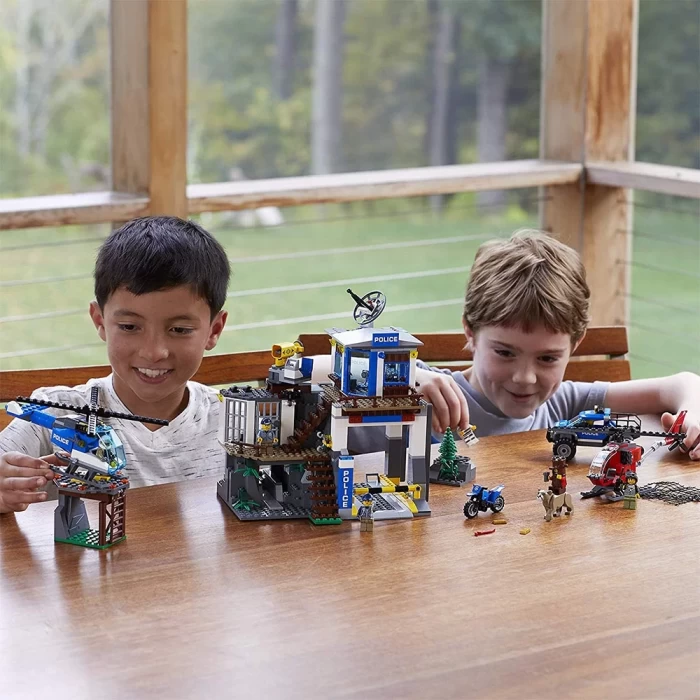 Lego City Mountain Police HQ 60174