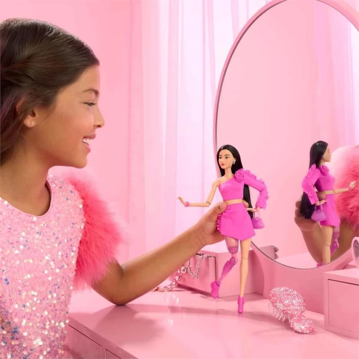 Barbie Deluxe Style Bebekler HYV26