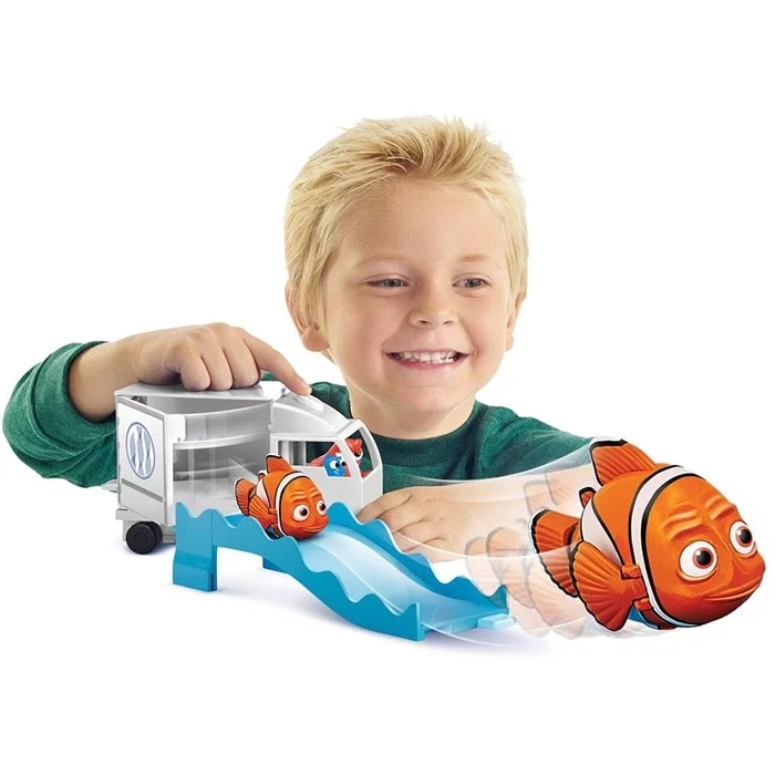 Kayıp Balık Dori Swigglefish Hank’ın Kamyonu Oyun Seti