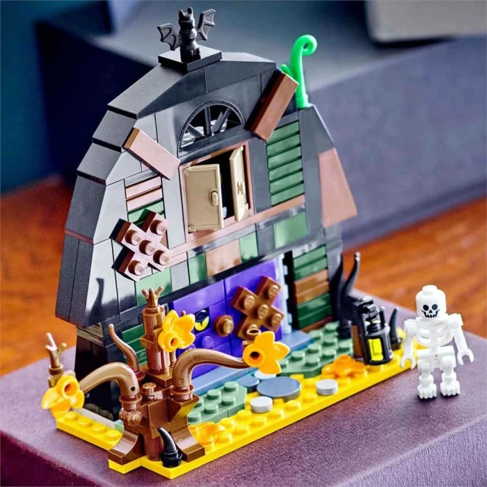LEGO Cadılar Bayramı Ahırı 40721