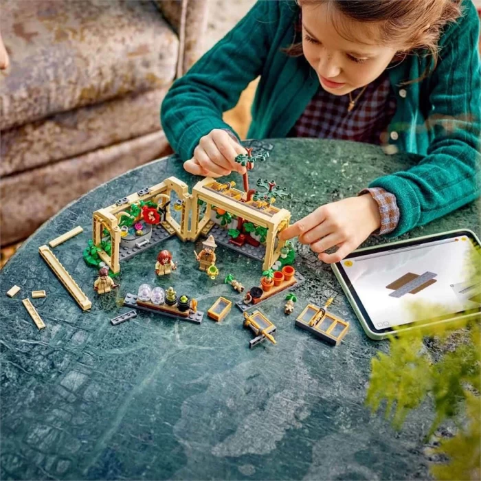 LEGO Harry Potter Hogwarts Şatosu: Bitkibilim Dersi 76445