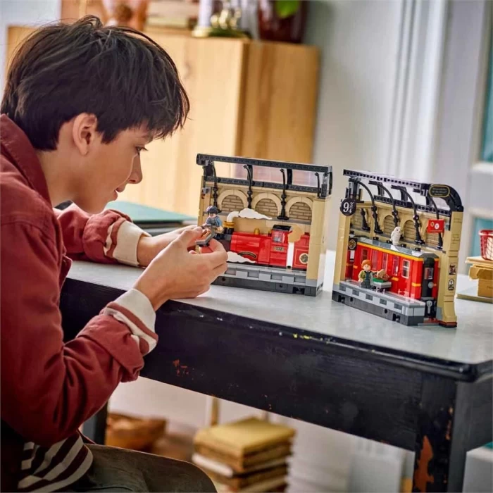 LEGO Harry Potter Kitaplık Dekoru: Hogwarts Ekspresi 76450