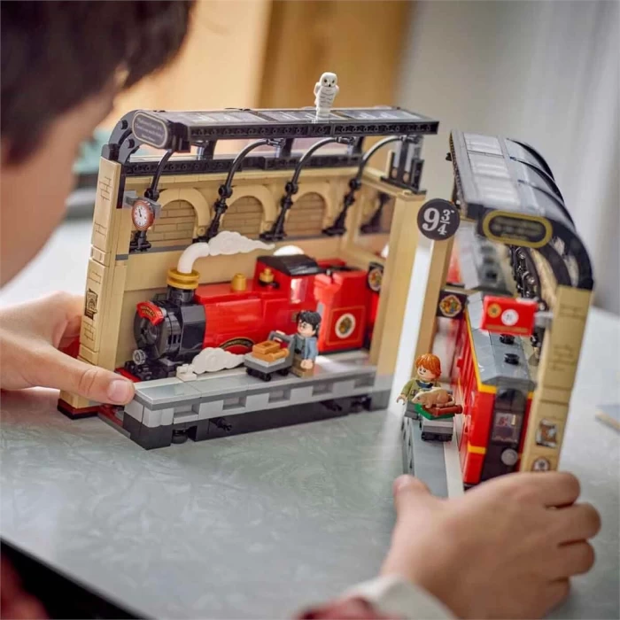 LEGO Harry Potter Kitaplık Dekoru: Hogwarts Ekspresi 76450