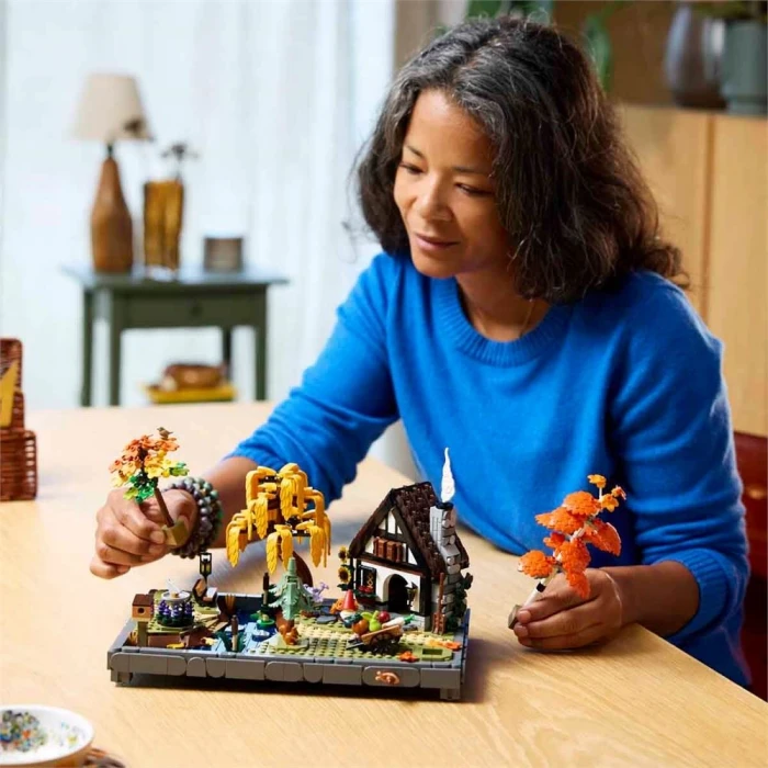 LEGO Icons Sonbahar Bağ Evi Bahçesi 11372