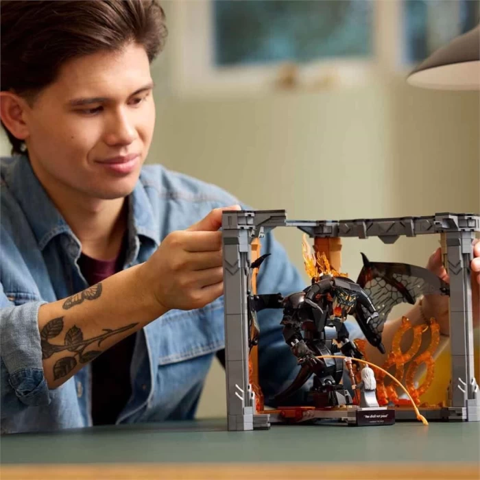 LEGO Icons Yüzüklerin Efendisi: Balrog Kitaplık Dekoru 10367